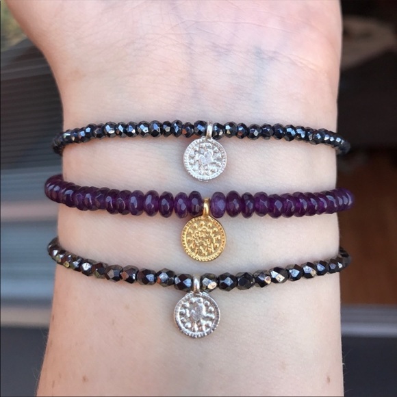 Coon charm beaded stretch bracelet - Picture 12 of 12